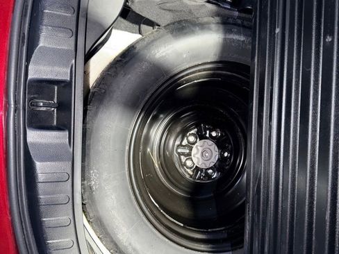 Used 2018 Toyota RAV4 LE image 18