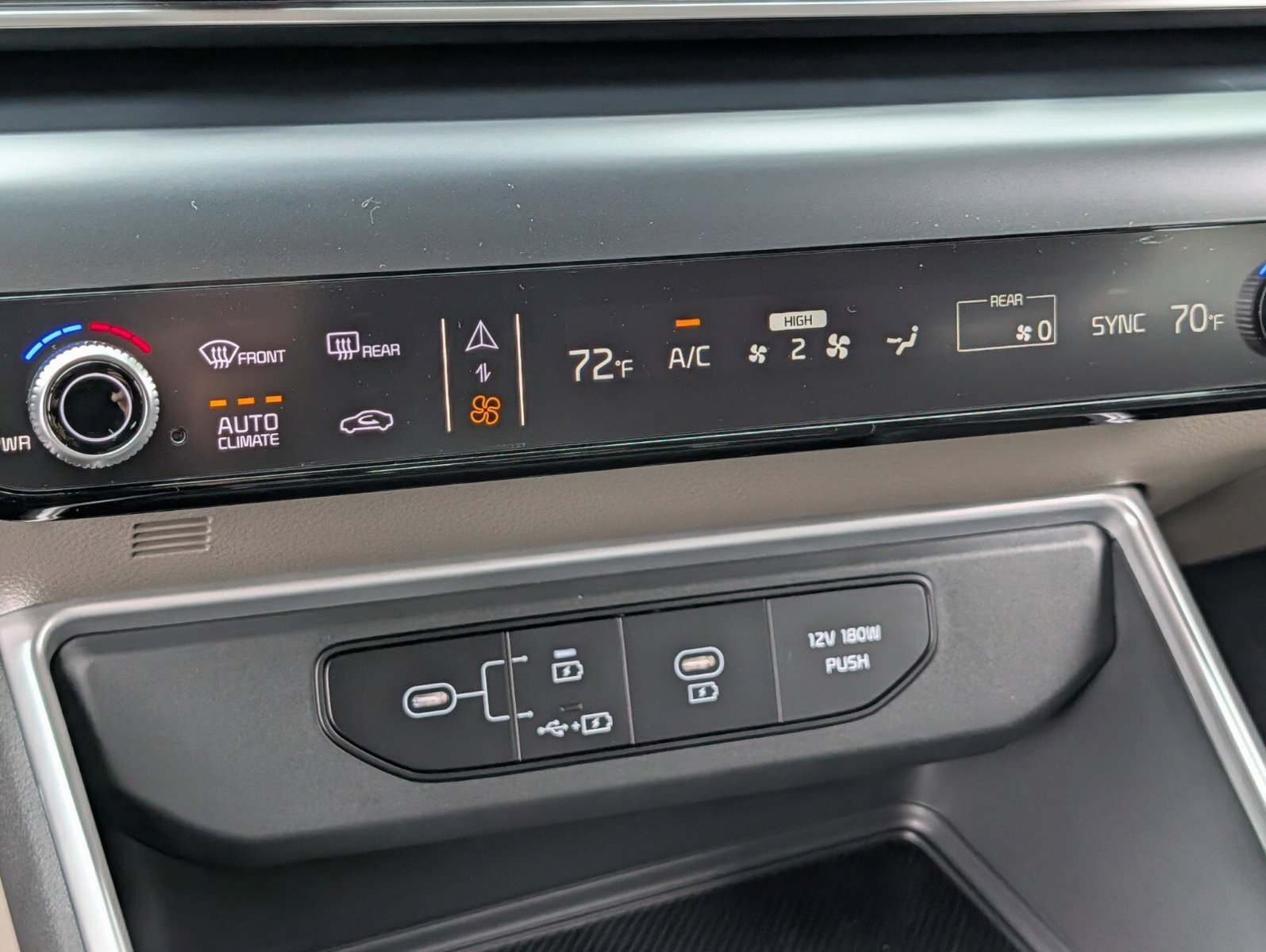 New 2027 Kia Carnival LX FWD image 8