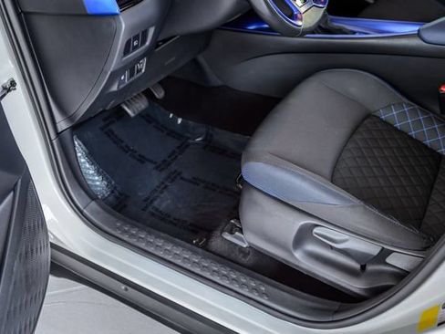 Used 2020 Toyota C-HR XLE FWD image 37