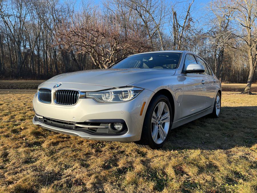 Used 2017 BMW 330e w/ Technology Package RWD image 2