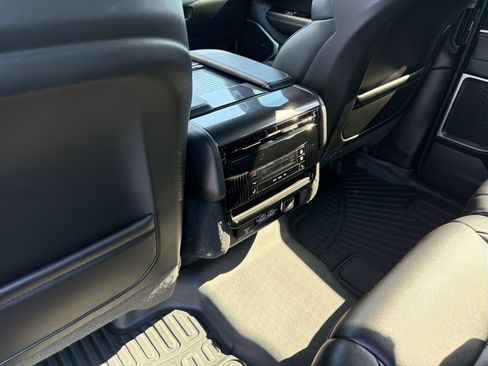 Used 2024 Jeep Wagoneer 4WD w/ Premium Group I image 18