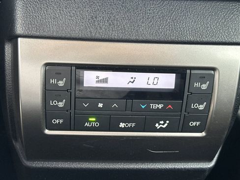 Used 2023 Lexus GX 460 Premium w/ Premium Package image 16