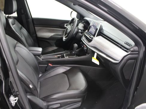 Used 2025 Jeep Compass Latitude AWD/4WD image 26