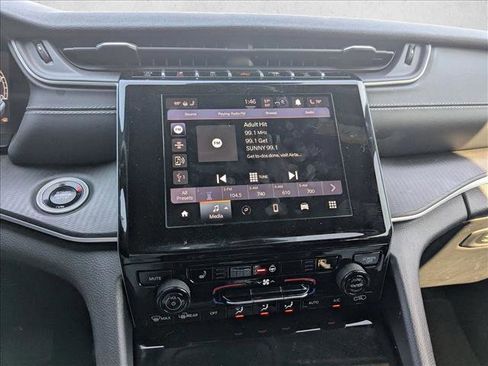 Certified 2024 Jeep Grand Cherokee L Altitude image 12