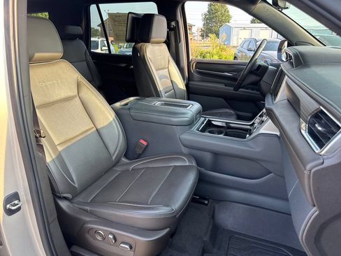 Used 2021 GMC Yukon Denali w/ Denali Premium Package AWD/4WD image 11