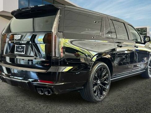 New 2026 Cadillac Escalade ESV V AWD/4WD image 4