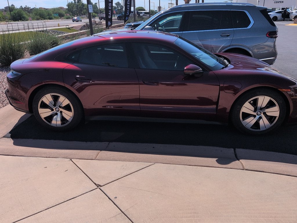 Used 2022 Porsche Taycan RWD image 4