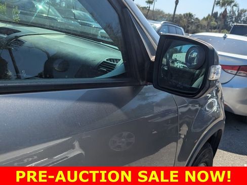 Used 2011 Kia Sorento LX image 19