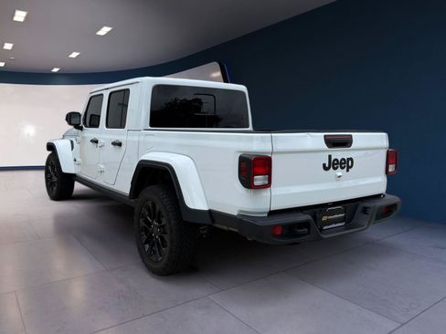 Used 2024 Jeep Gladiator Sport AWD/4WD image 3