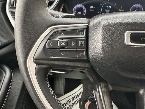 Used 2024 Jeep Grand Cherokee Laredo X image 3