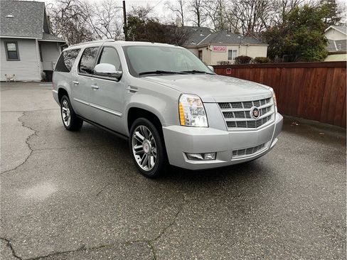 Used 2013 Cadillac Escalade ESV Premium image 1
