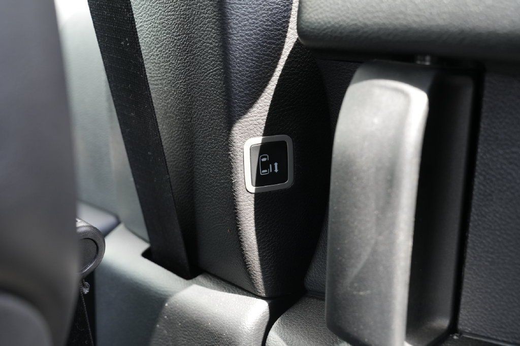Used 2025 Chrysler Pacifica Limited FWD image 39