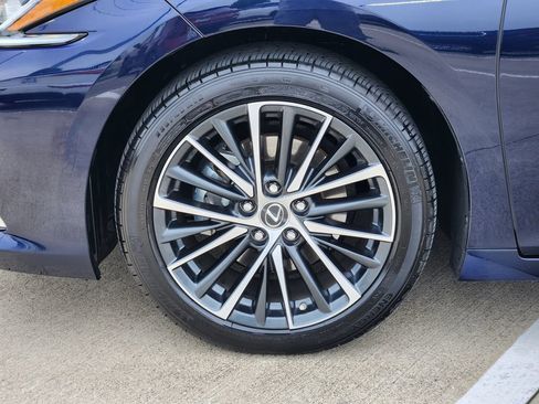 Used 2025 Lexus ES 350 w/ Premium Package FWD image 10