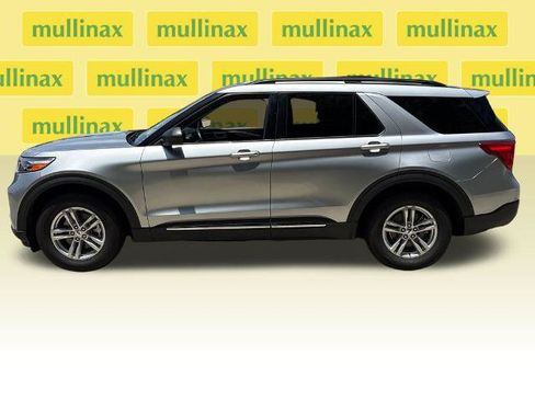 Used 2023 Ford Explorer XLT w/ Equipment Group 202A RWD image 10