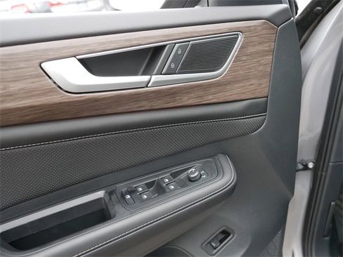 Certified 2025 Volkswagen Atlas SEL image 16