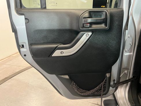 Used 2018 Jeep Wrangler Unlimited Sahara AWD/4WD image 18