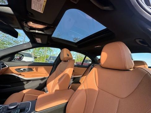 Used 2025 BMW 330i xDrive Sedan w/ Premium Package image 27