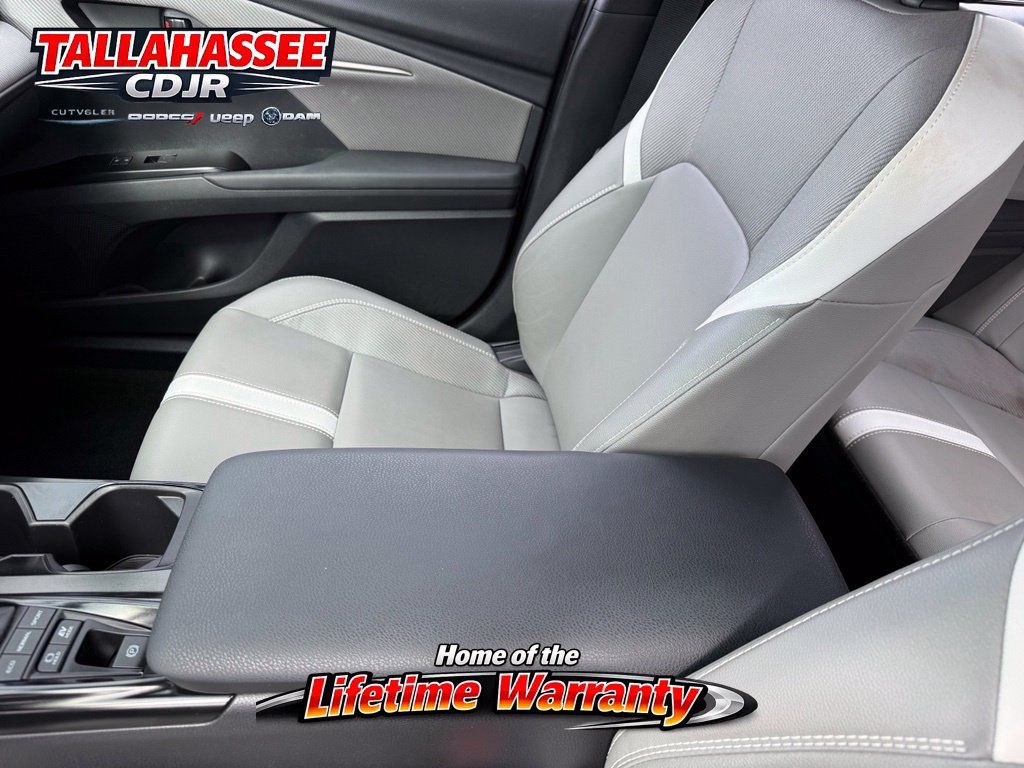 Used 2025 Toyota Camry SE w/ Convenience Package FWD image 25