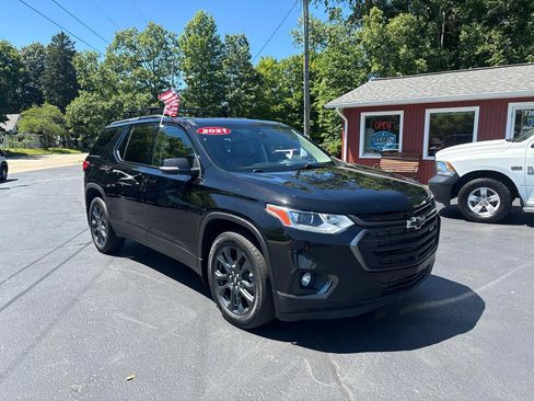 Used 2021 Chevrolet Traverse RS w/ LPO, Floor Liner Package AWD/4WD image 2