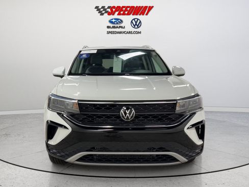 Certified 2024 Volkswagen Taos SE w/ Panoramic Sunroof Package AWD/4WD image 13