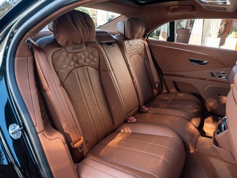 Used 2025 Bentley Flying Spur Plug-In Hybrid AWD/4WD image 56