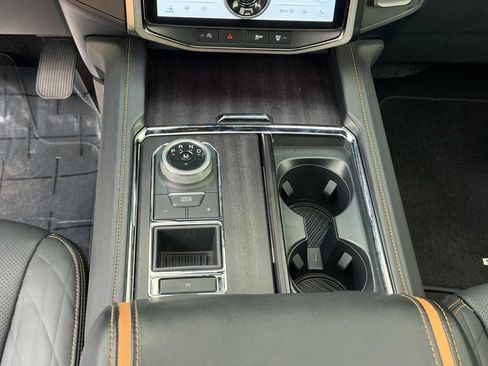 Used 2024 Ford Expedition Platinum RWD image 32