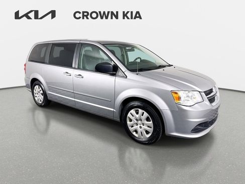 Used 2016 Dodge Grand Caravan SE w/ Quick Order Package 29E SE FWD image 3