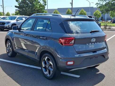 Certified 2024 Hyundai Venue SEL FWD image 4
