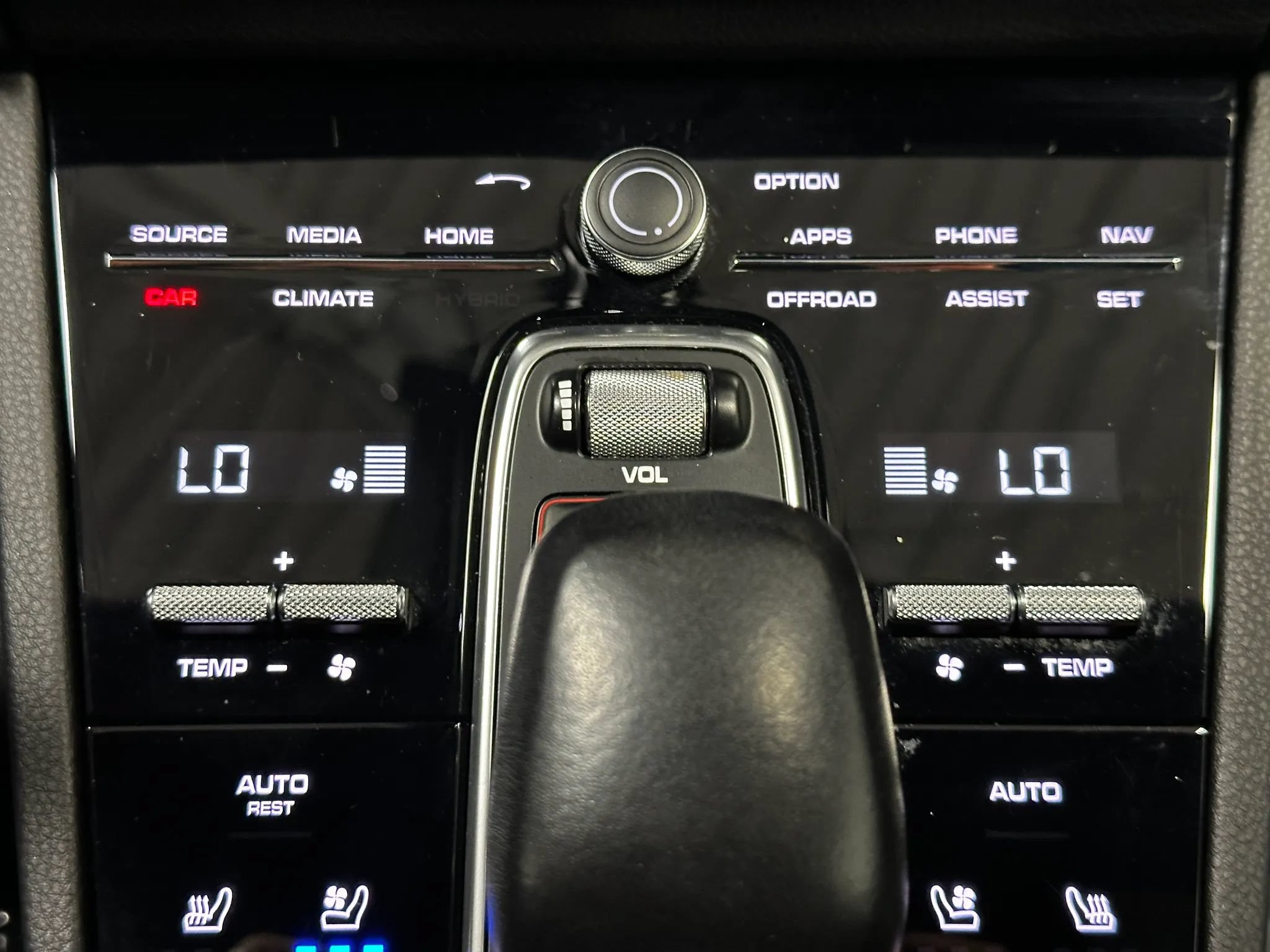 Used 2022 Porsche Cayenne w/ Premium Package AWD/4WD image 44