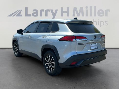 Used 2025 Toyota Corolla Cross AWD Hybrid image 3