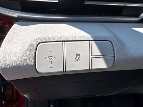 Certified 2025 Hyundai Elantra Limited FWD image 20