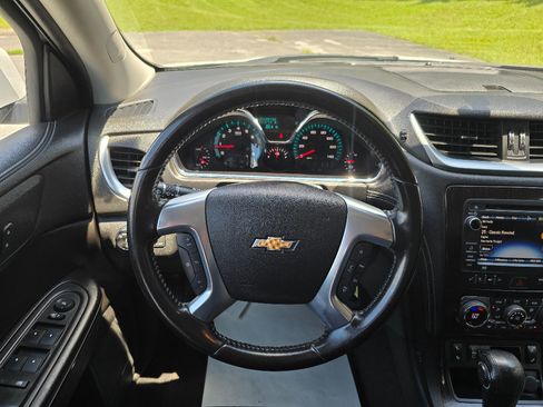 Used 2017 Chevrolet Traverse LT w/ Traveler's Package FWD image 13