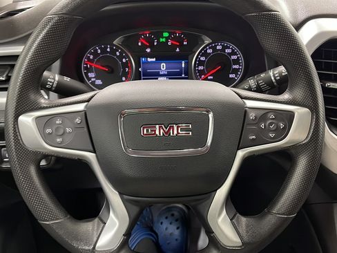Used 2023 GMC Acadia SLE w/ Driver Convenience Package FWD image 4