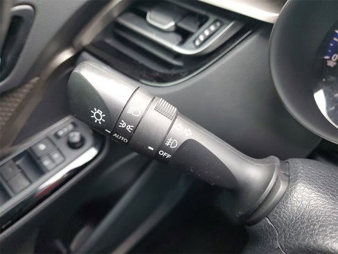 Used 2022 Toyota C-HR Limited image 27