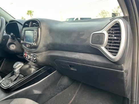Used 2020 Kia Soul LX image 15