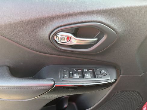 Used 2020 Jeep Cherokee Latitude Plus FWD image 12