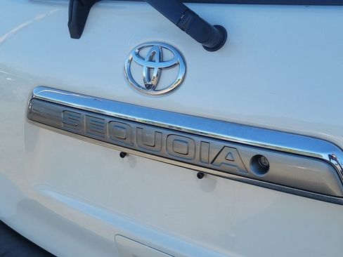 Used 2015 Toyota Sequoia Platinum image 6