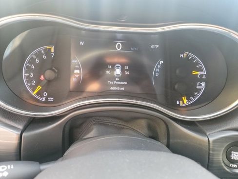 Used 2019 Jeep Grand Cherokee Laredo image 7