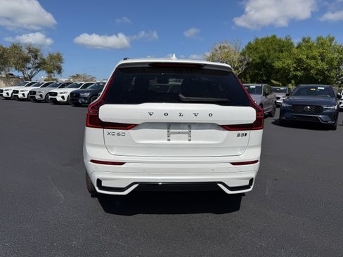 New 2026 Volvo XC60 B5 Ultra w/ Climate Package image 4