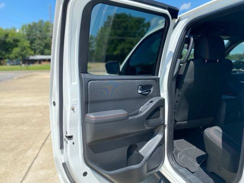 Used 2024 Nissan Frontier PRO-4X w/ Technology Package AWD/4WD image 12