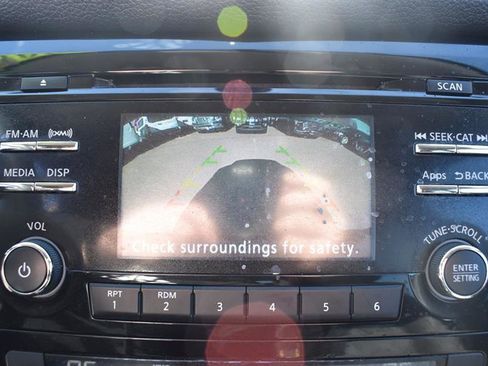 Used 2015 Nissan Rogue SV image 18