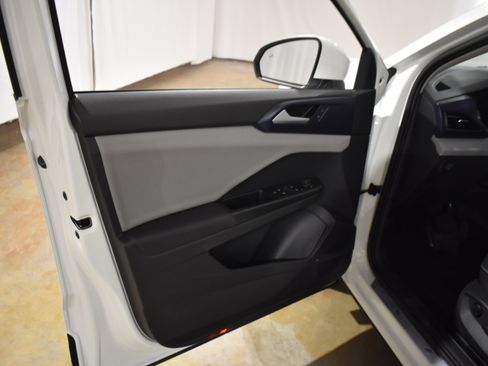 Used 2022 Volkswagen Taos SE image 13