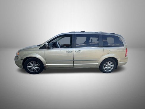 Used 2010 Chrysler Town & Country Limited FWD image 4