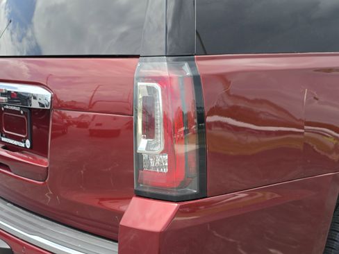 Used 2020 GMC Yukon XL Denali RWD image 11