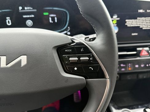 Used 2023 Kia Niro EX Touring image 25