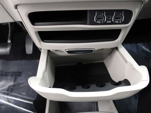 Used 2024 Chrysler Pacifica Touring-L FWD image 32