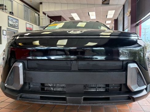 Used 2024 Hyundai Kona SEL w/ Convenience Package FWD image 4