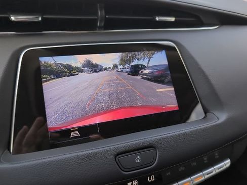 Used 2023 Cadillac XT4 Premium Luxury FWD image 17