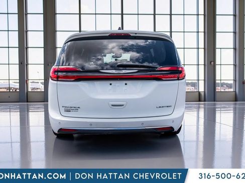 Used 2023 Chrysler Pacifica Limited FWD image 34