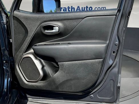 Used 2023 Jeep Renegade Latitude AWD/4WD image 29